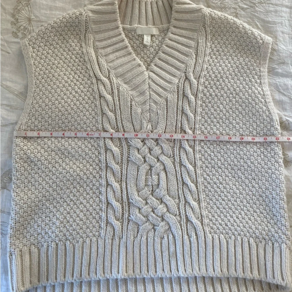 H&M Bloggers Favorite Sweater Vest - Picture 8 of 9